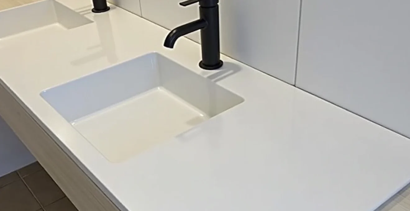 bac-de-douche-fissure-qui-doit-payer-la-reparation