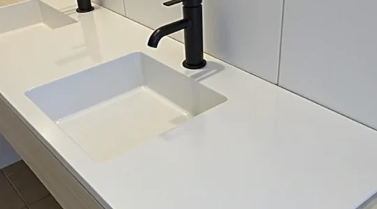 bac-de-douche-fissure-qui-doit-payer-la-reparation